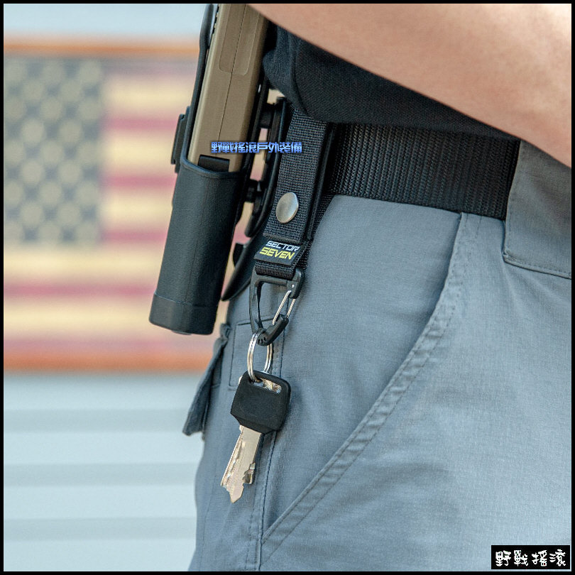 SECTOR SEVEN 多用途三角掛勾、扣帶、掛扣