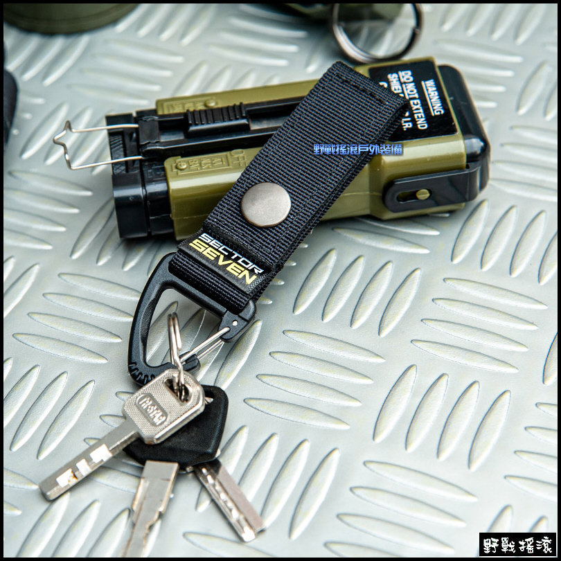 SECTOR SEVEN 多用途三角掛勾、扣帶、掛扣