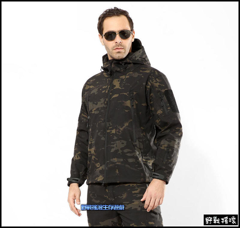 鯊魚皮潛行者軟殼外套、衝鋒衣【數位沙漠迷彩】