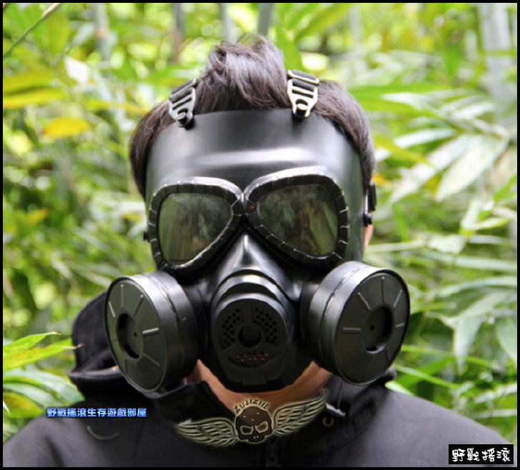M04 防毒面具造型風扇面罩 - 雙風扇版