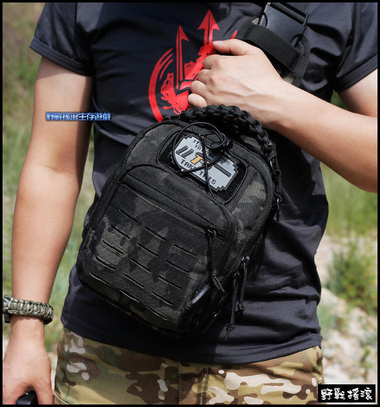 鱷魚全開口戰術胸掛包【Multicam Black】