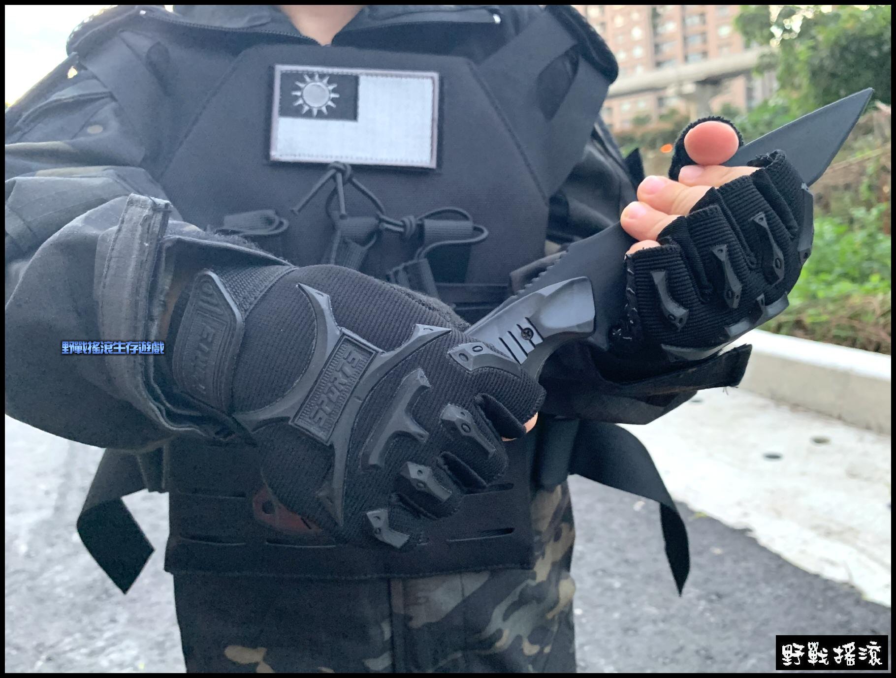兒童戰術半指手套【黑色、軍綠色、沙色、叢林迷彩】