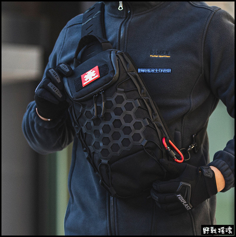 龍蛋多功能戰術胸掛包【黑色】