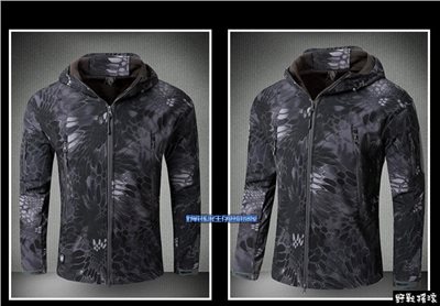 鯊魚皮潛行者軟殼外套、衝鋒衣【黑色蛇紋迷彩】