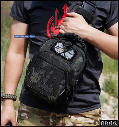鱷魚全開口戰術胸掛包【Multicam Black】