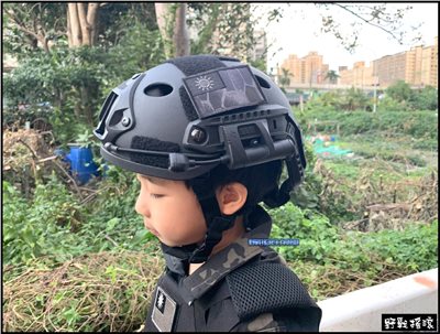 兒童版 FAST戰術頭盔【黑色,沙色】